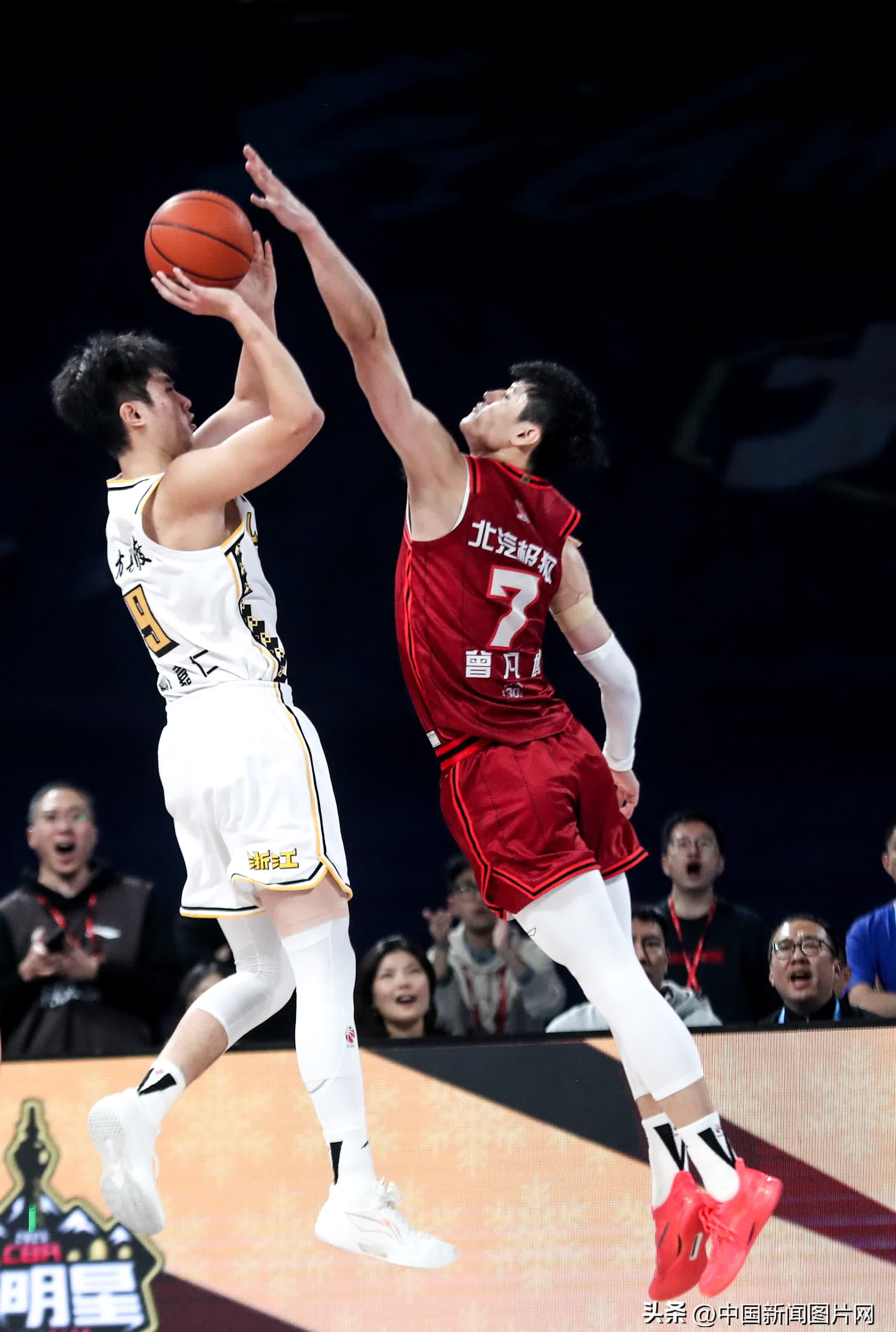 篮板优势：北京抢得49个篮板，攻守两端表现出色！