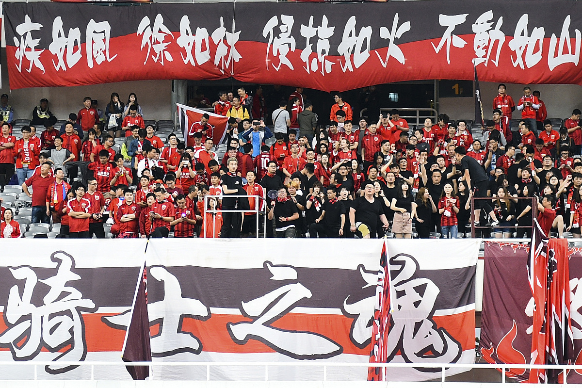 包含拼搏精神：双方攻防激烈，比赛氛围一触即发！的词条
