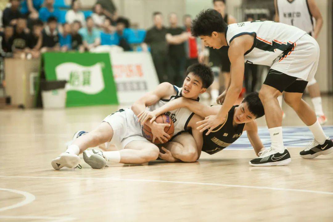 男子篮球联赛，冲击季后赛再升温