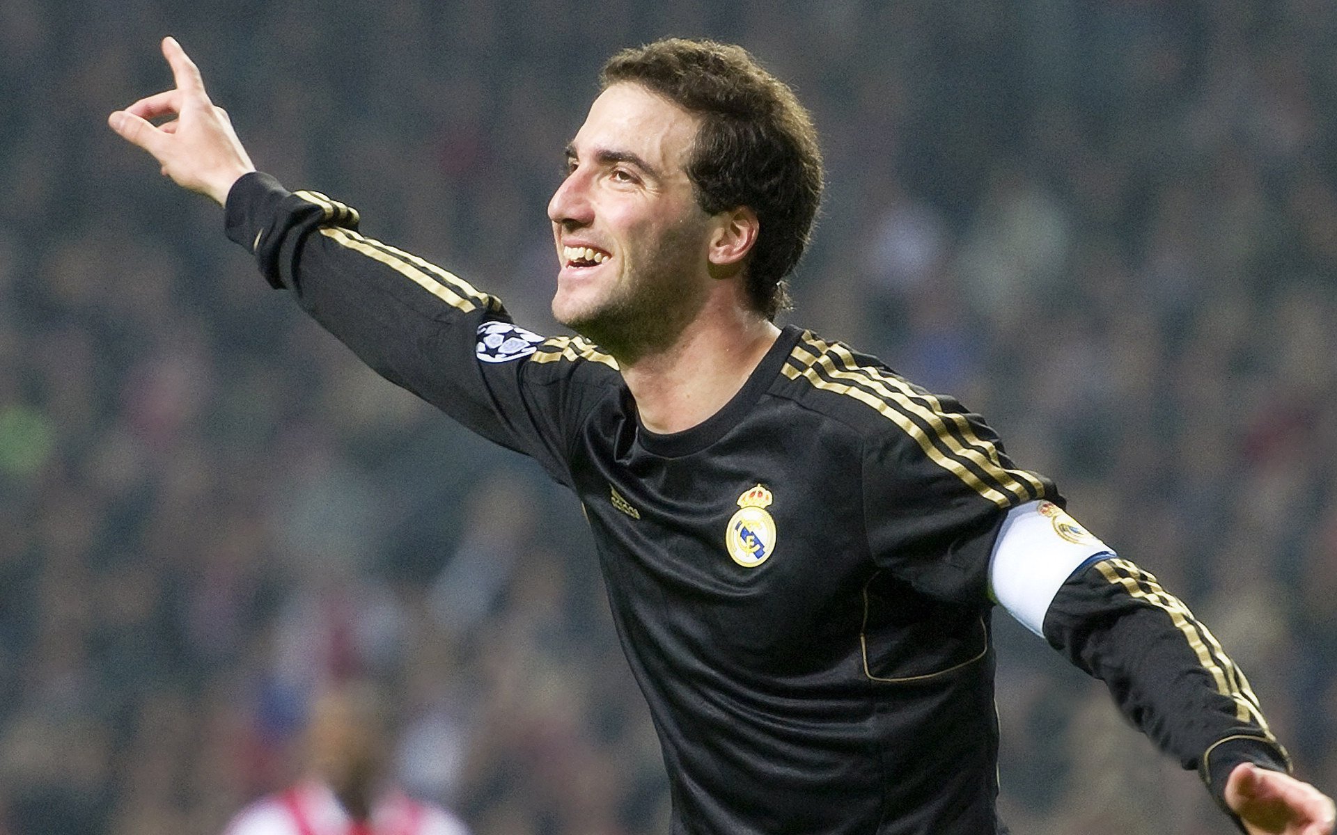 阿根廷诞生世界首批基因编辑马匹，提升马球速度，推动马术科技发展。